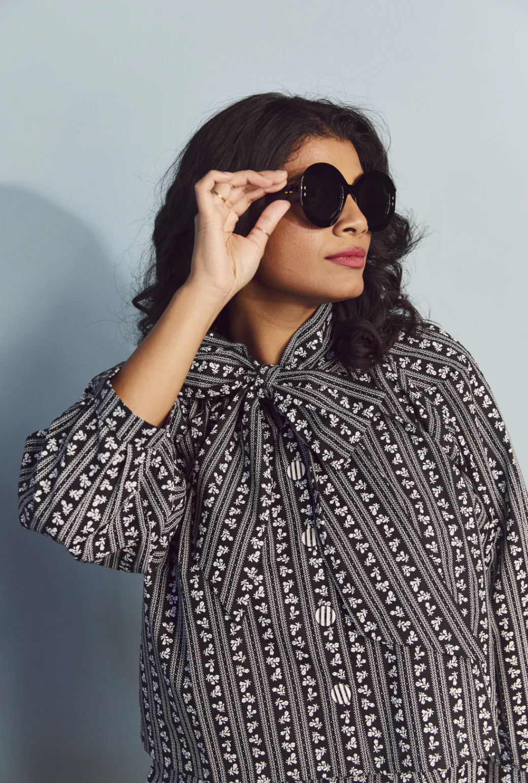 Big Bow Blouse Cropped - Black Micro Floral - BURU